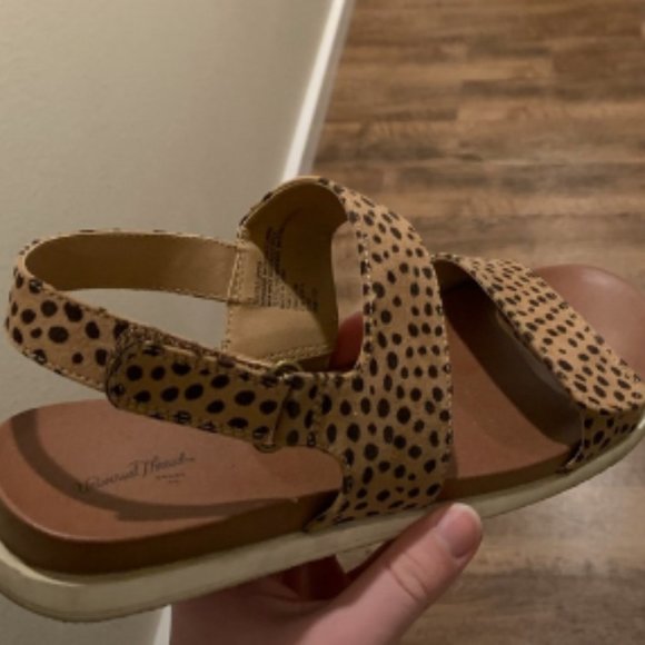 Universal Thread Sandals - Picture 3 of 4